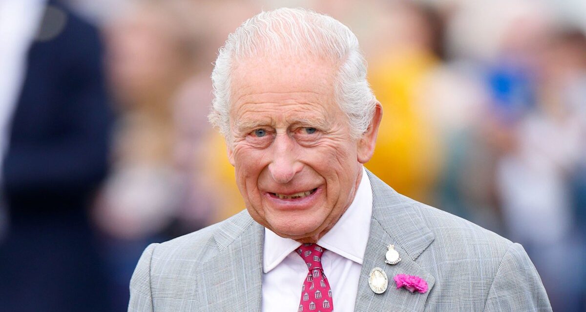 Exclusif : le roi Charles transforme la laine du troupeau royal en un article de luxe à 200 £ – juste à temps pour l&rsquo;hiver