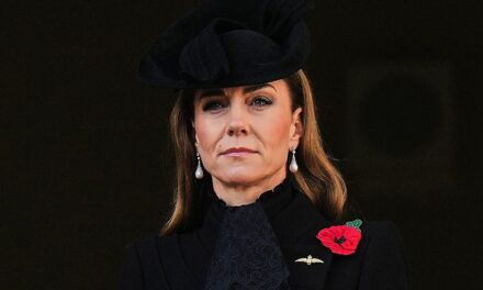 La princesse Kate rompt subtilement avec la tradition lors de sa sombre apparition le dimanche du Souvenir