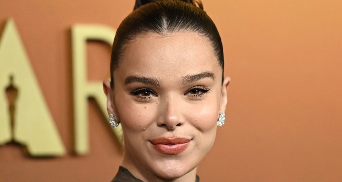 Hailee Steinfeld révèle pourquoi un guide de cadeaux pour enfants est « personnellement pertinent pour ma vie »