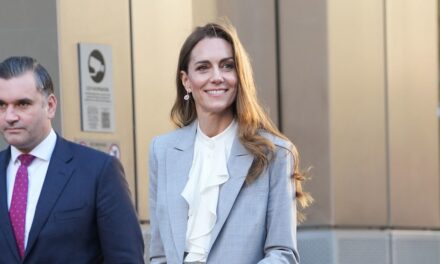 La princesse Kate porte un sac de voyage rarement vu – regardez