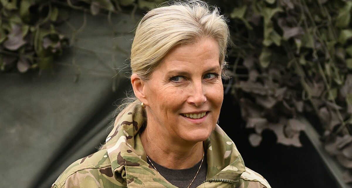 La duchesse Sophie incarne GI Jane en camouflage complet et en jean skinny