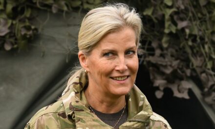 La duchesse Sophie incarne GI Jane en camouflage complet et en jean skinny