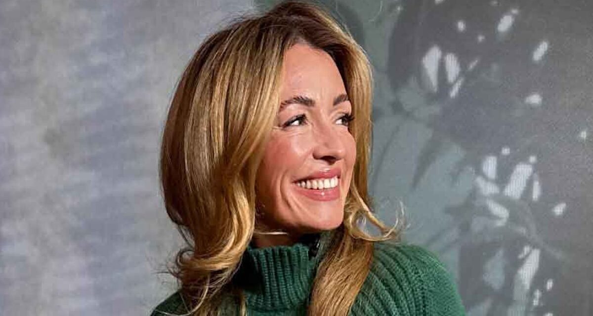 La jupe M&S de Cat Deeley prouve que vous pouvez porter une mini au-delà de 40 ans – voici comment elle le fait
