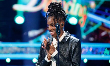 Le cinquième couple de Strictly fait ses adieux avec émotion après le spécial Halloween mettant en vedette la star des Traitors