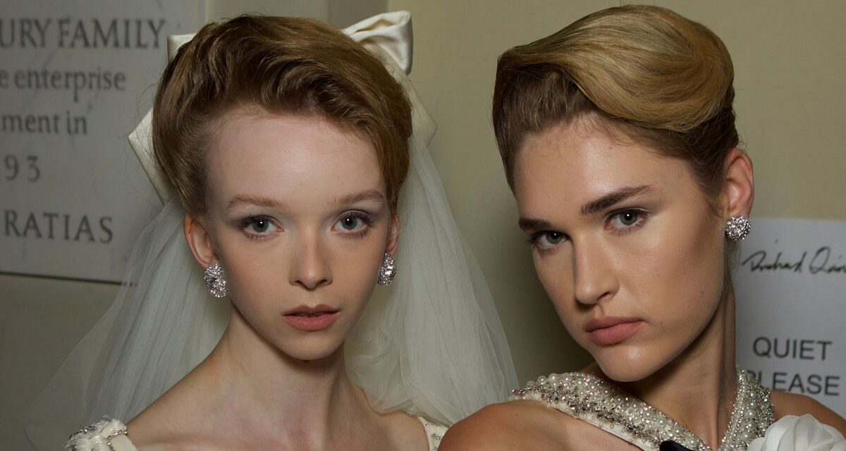 5 coiffures de fête que tout le monde porte – et comment les recréer exactement