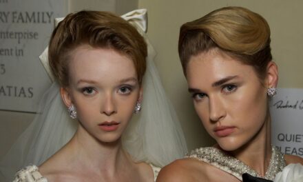 5 coiffures de fête que tout le monde porte – et comment les recréer exactement