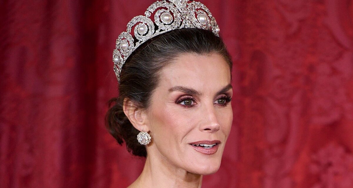 La reine Letizia éblouit avec un diadème « délicat » et des talons les plus hauts rarement vus en 2025