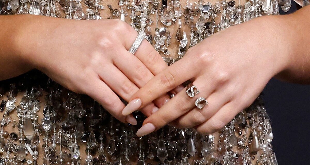 8 couleurs d&rsquo;ongles de célébrités les plus recherchées cet hiver, que vous ayez 20 ou 60 ans