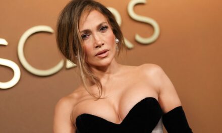 Les robes bustier plongeantes étaient la tendance des Governors Awards 2025 à laquelle personne ne s&rsquo;attendait