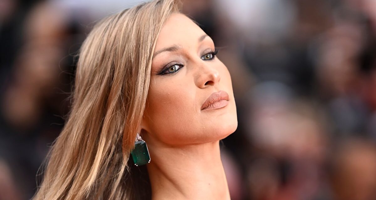 La mini-robe vintage de Bella Hadid est une leçon d&rsquo;élégance sans effort