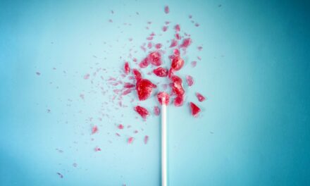 Est-ce que quelqu&rsquo;un adore vous bombarder ? Comment repérer un « manipulateur » et se protéger