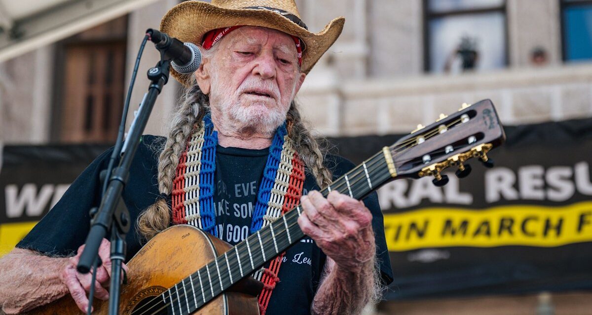 Willie Nelson, 92 ans, félicité pour sa « belle façon de vivre »