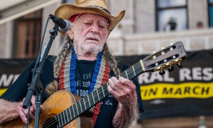 Willie Nelson, 92 ans, félicité pour sa « belle façon de vivre »