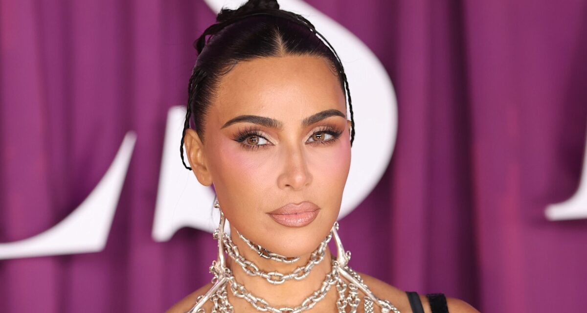 Découvrez le véritable parcours d&rsquo;avocat de Kim Kardashian et les résultats de son examen du barreau lors de la première du nouveau drame juridique All&rsquo;s Fair