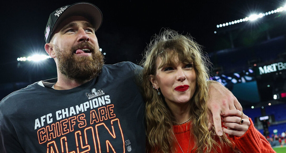 Taylor Swift fait une pause dans la planification de son mariage alors qu&rsquo;elle encourage Travis Kelce lors d&rsquo;une énorme confrontation entre les Chiefs