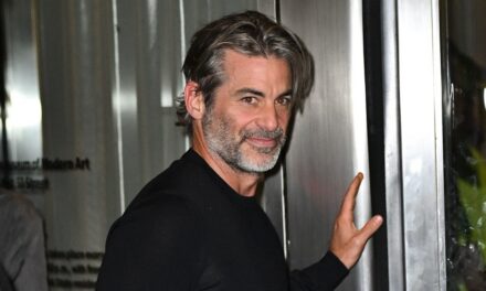 Jim Curtis, le nouveau petit ami de Jennifer Aniston, révèle des conseils pour tomber amoureux