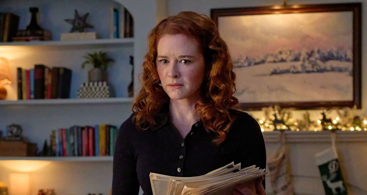 Sarah Drew sait pourquoi Hallmark&rsquo;s Mistletoe Murders est « de la magie dans une bouteille » – exclusif