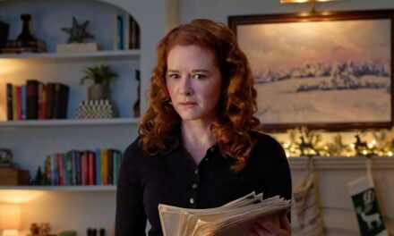 Sarah Drew sait pourquoi Hallmark&rsquo;s Mistletoe Murders est « de la magie dans une bouteille » – exclusif