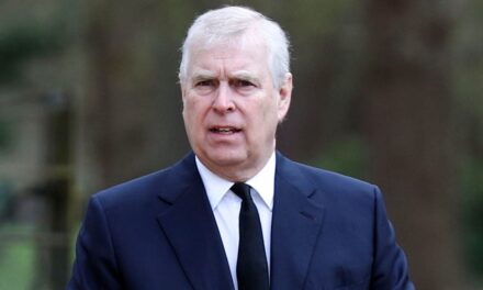 De nouveaux e-mails d&rsquo;Andrew Mountbatten-Windsor avec Jeffrey Epstein émergent alors que la photo avec Virginia Giuffre est réelle