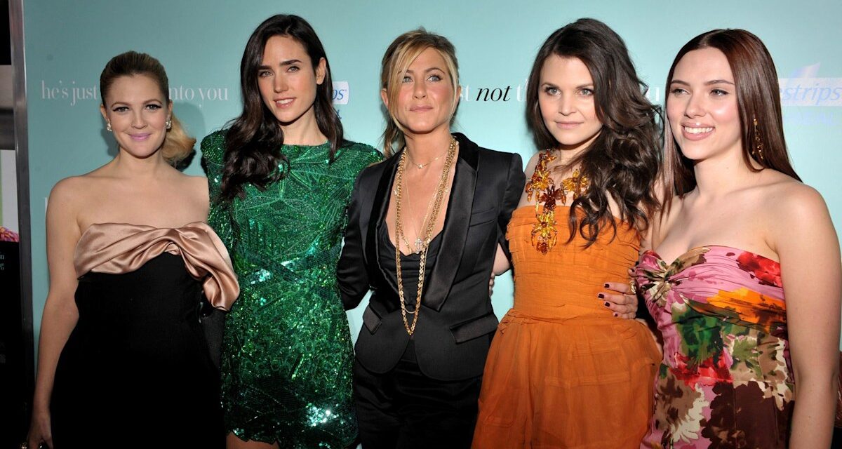 La star de la comédie romantique, 47 ans, semble complètement méconnaissable sur le tapis rouge