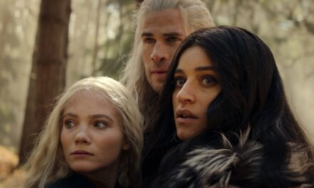 Les fans de Netflix divisés sur la saison 4 de The Witcher après que Liam Hemsworth ait remplacé Henry Cavill