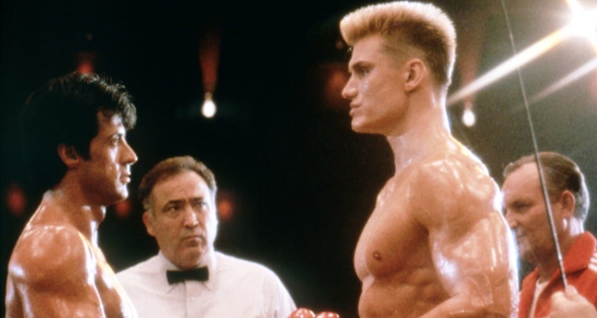 La star de cinéma Rocky, 69 ans, étourdit ses fans avec ses incroyables biceps