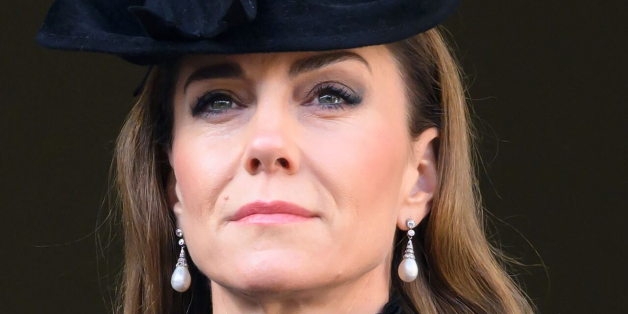 L&rsquo;hommage « miniature » de la princesse Kate au défunt grand-père lors d&rsquo;une sombre sortie