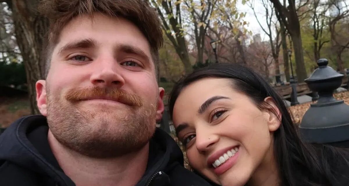 Tout sur l&rsquo;épouse de Dalton Schultz des Houston Texans, Laurel, et leurs deux enfants