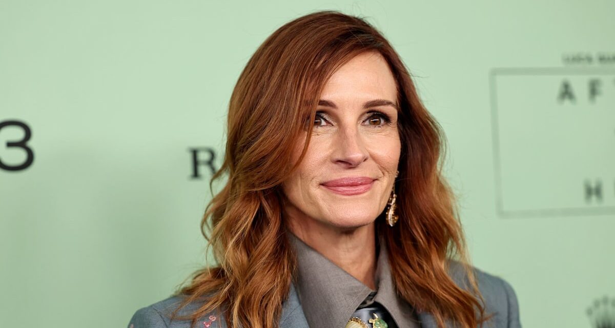 Julia Roberts partage une photo de maison inédite montrant les jumeaux Hazel et Phinnaeus alors qu&rsquo;ils réunissent la famille pour leur 21e anniversaire