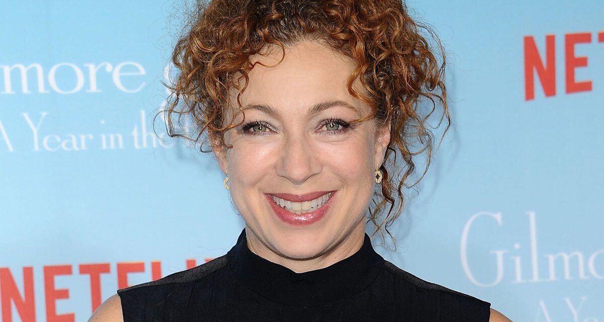 Pourquoi la star de Strictly, Alex Kingston, a été contrainte de fuir Londres pour une nouvelle vie à Los Angeles