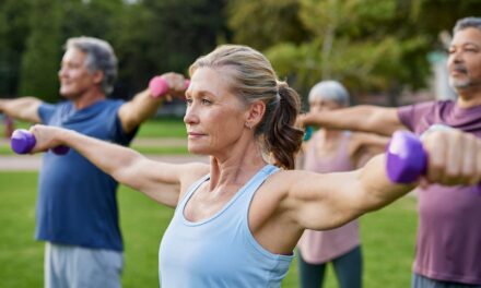 Obtenez des bras fermes à 50 ans avec ces 5 exercices faciles