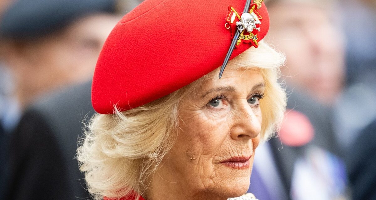 La reine Camilla ajoute un crâne de 10 000 £ à sa tenue – emprunté à feu la reine