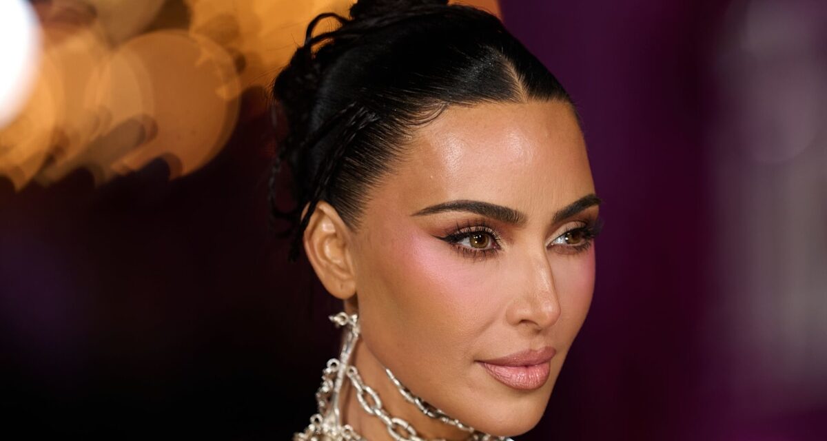 Kim Kardashian fond en larmes suite à son échec à l&rsquo;examen du barreau – regardez