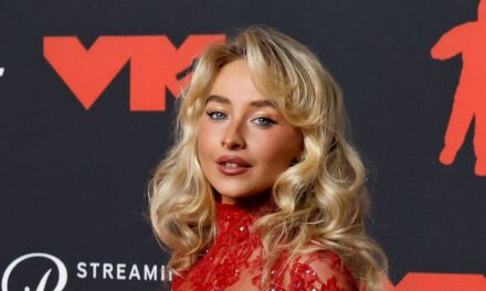 La transformation dramatique de Sabrina Carpenter plonge les fans dans une frénésie