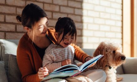 Êtes-vous un parent dauphin ? Le style parental qui élève les enfants les plus heureux