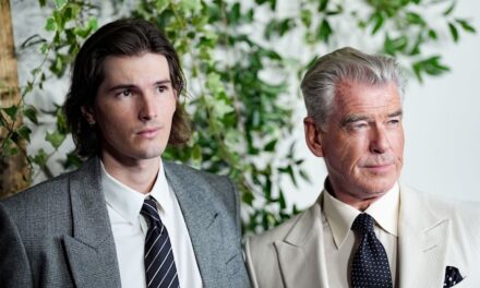 Dylan, le fils modèle de Pierce Brosnan, fait une apparition rare – et il pourrait être le prochain Bond