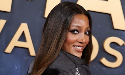 CMA Awards 2025 : les plus grandes stars de la musique country éblouissent sur le tapis rouge