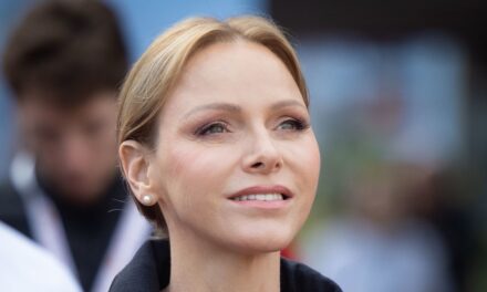 La princesse Charlene devient une héroïne d&rsquo;action avec un pistolet flamboyant dans des cargaisons inattendues