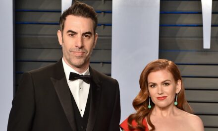 Isla Fisher parle d&rsquo;un déménagement « difficile » avec des enfants après son divorce avec Sacha Baron Cohen