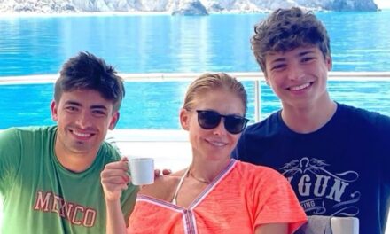 Kelly Ripa avoue pourquoi elle s&rsquo;inquiétait de la vie sociale ultra-privée de son fils