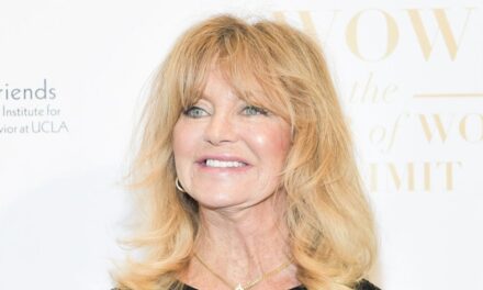 Goldie Hawn soutient sa belle-fille pendant l&rsquo;accouchement sur des photos de famille inédites