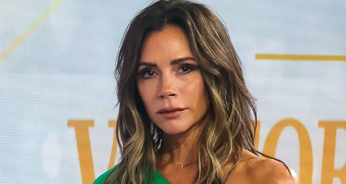 Victoria Beckham révèle involontairement un sapin de Noël de style Grinch