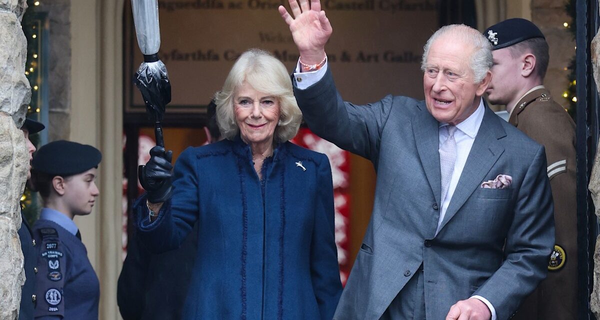 Le roi Charles brave la pluie avec la reine Camilla pour célébrer son 77e anniversaire au Pays de Galles