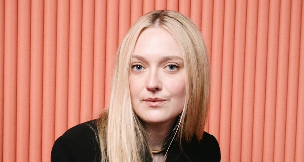 Dakota Fanning fait une confession franche sur le fait qu&rsquo;elle est devenue mère à 30 ans