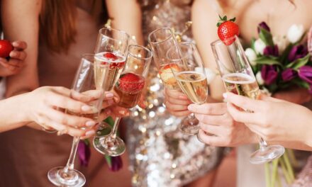 L&rsquo;étiquette pour les poules – est-il normal de ne pas inviter sa mère et sa belle-mère ?