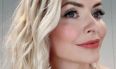 Holly Willoughby ne jure que par ce mascara à 6 £ pour des cils super longs – et il vient de sortir lors des soldes du Black Friday