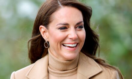 Vous avez adoré le manteau camel de la princesse Kate ? M&S vient de lancer un sosie chic à 56 £