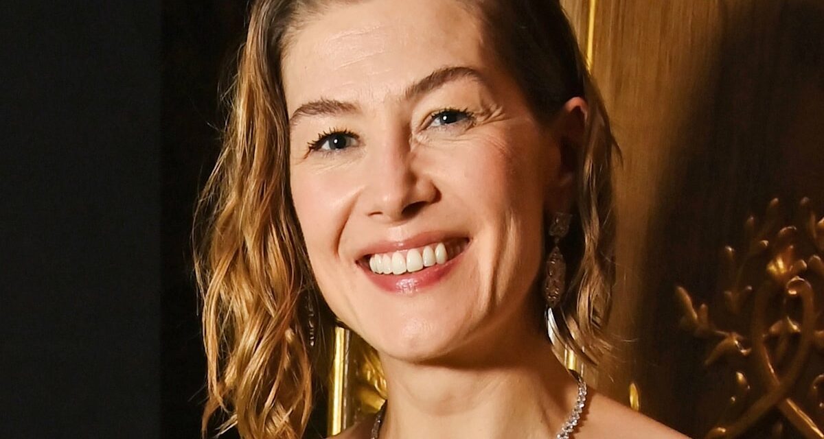 Rencontrez Robie Uniacke, le petit ami de l&rsquo;homme d&rsquo;affaires de Rosamund Pike – et pourquoi ils ne se sont pas mariés