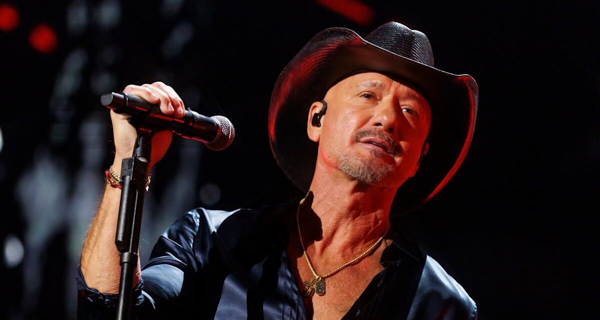 Tim McGraw offre une surprise à sa famille lors de son dernier concert – regardez