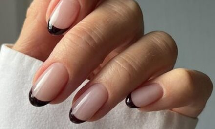 14 French manucures virales chics et uniques : Du métallisé au marron chocolat